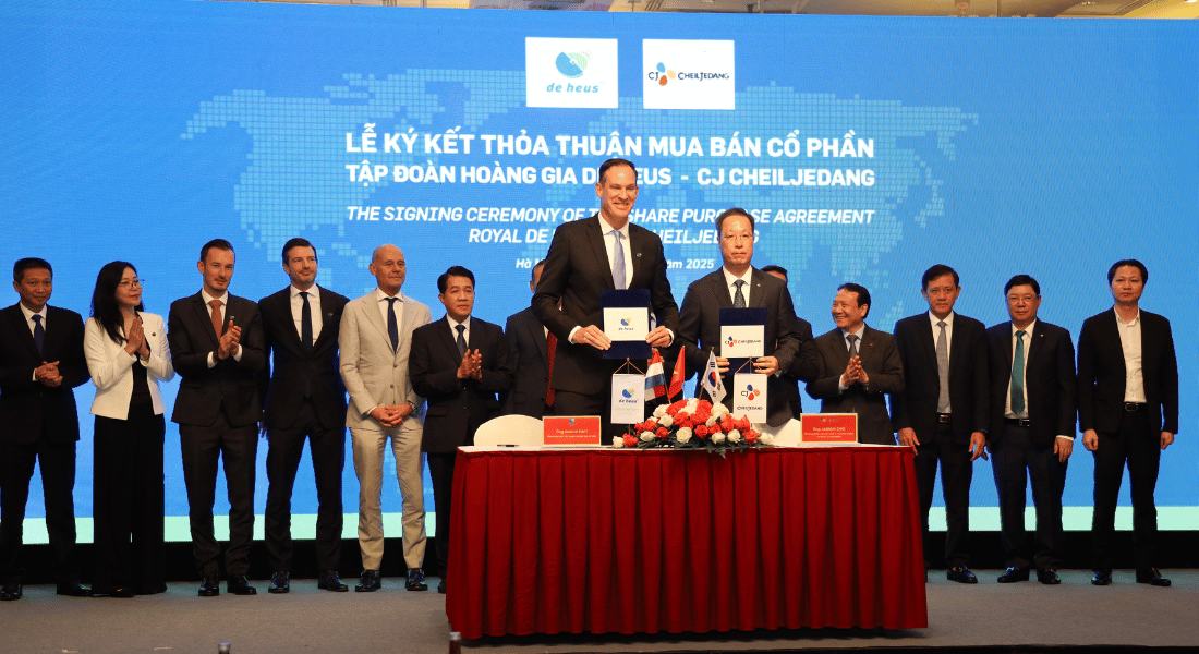 Signing Share Purchase Agreement De Heus and CJ Feed & Care